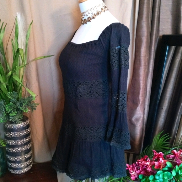 Stylish black off shoulder top - Picture 2 of 4